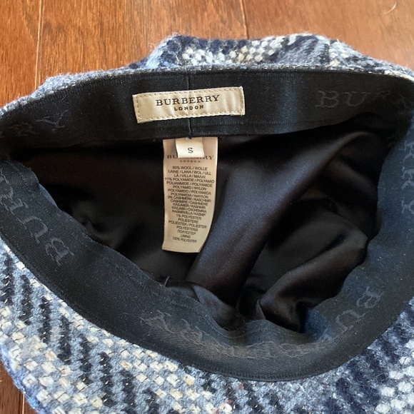 Burberry messenger cap in gray metallic. main image 5